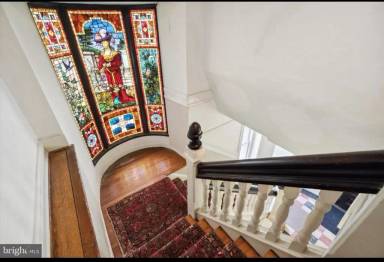 Main picture of 558 Montgomery Ave