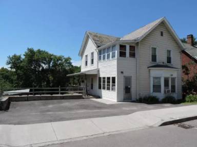 Main picture of 184 Malletts Bay Ave