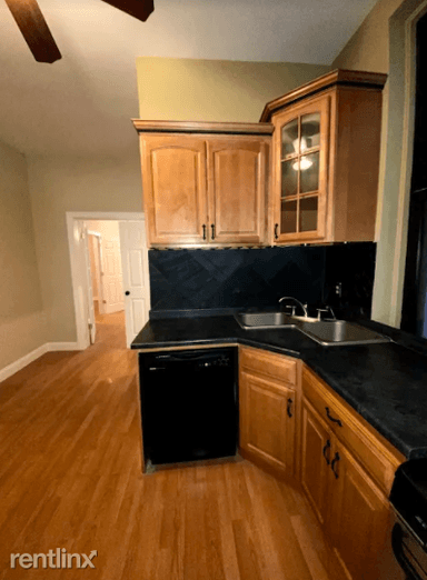 Main picture of 2119 W Belmont Ave