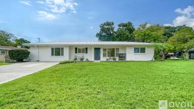 Main picture of 525 W Lake Dr