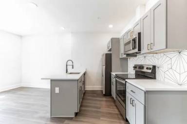 Main picture of 7620 Ridge Ave
