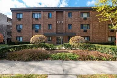 Main picture of 1660 Green Bay Rd