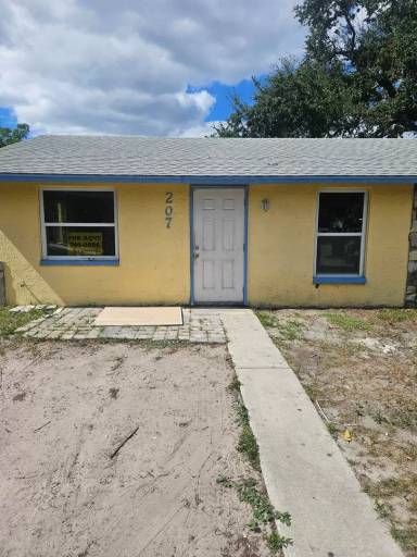 Main picture of 207 58th Ave E