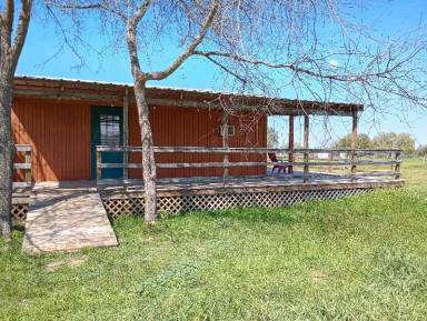 Main picture of 417 Oak Ln