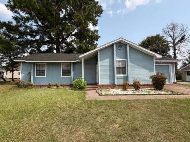 Main picture of 2312 Creekwood Dr