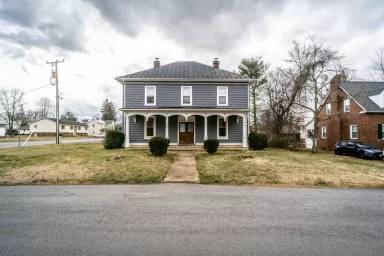 Main picture of 221 S Poplar Ave