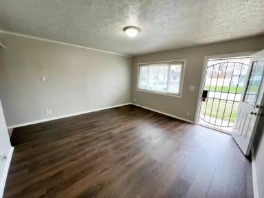 Main picture of 2637 N Bazil Ave
