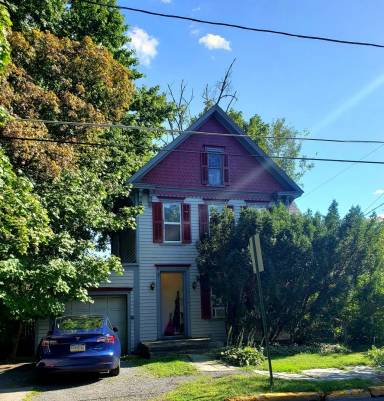 Main picture of 557 Thomas St