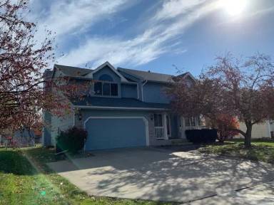 Main picture of 913 NW Cedarwood Dr