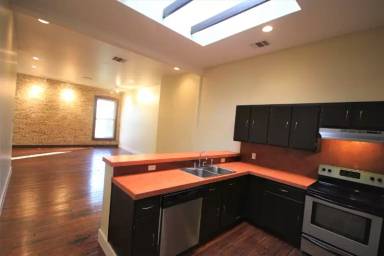 Main picture of 319 S Flores St