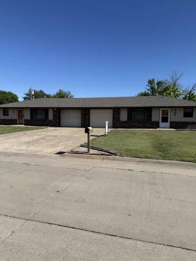 Main picture of 411 W Jewell St