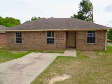Main picture of 3228 Martha St