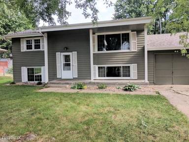 Main picture of 10934 Leavenworth St