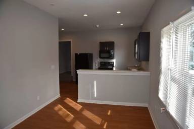 Main picture of 350 E Hinman Ave