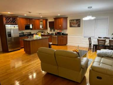 Main picture of 75 Brackett St