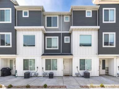 Main picture of 1094 E Quarterdeck Way