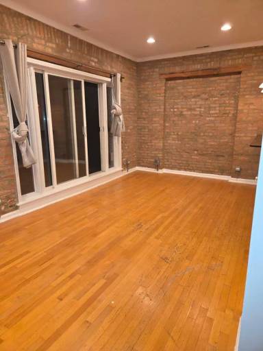 Main picture of 964 E 62nd St