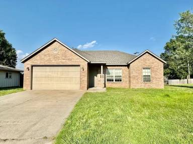 Main picture of 705 N Moccasin St