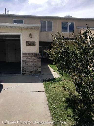 Main picture of 1736 Sanders Dr