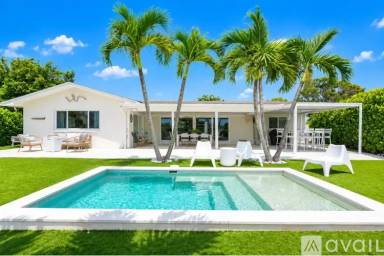 Main picture of 2882 W Vina del Mar Blvd