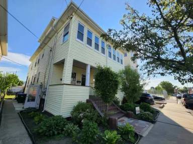 Main picture of 109 3rd St
