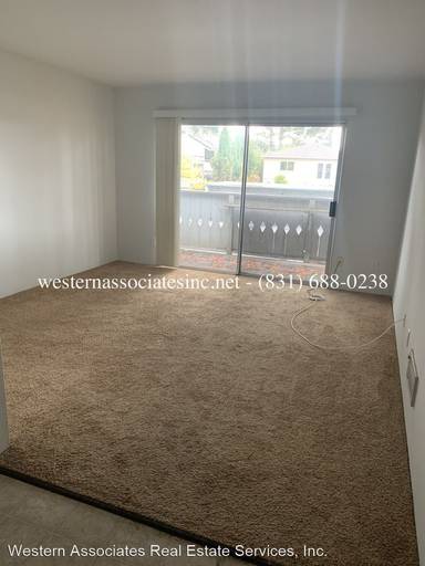 Main picture of 834 Hanover St