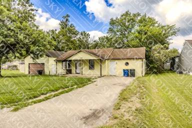 Main picture of 209 N Manhattan Ave