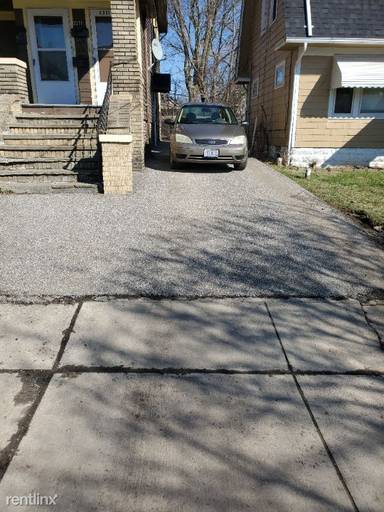 Main picture of 1337 E 84th St