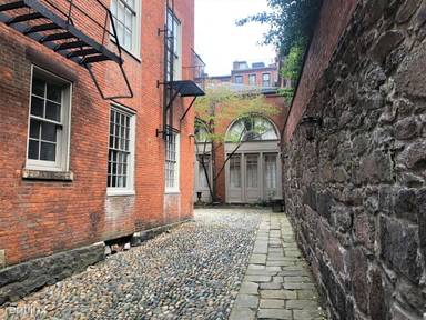 Main picture of 87 Mount Vernon St