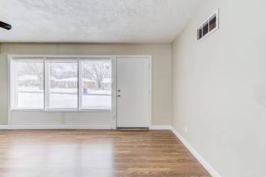 Main picture of 110 De Smet Dr