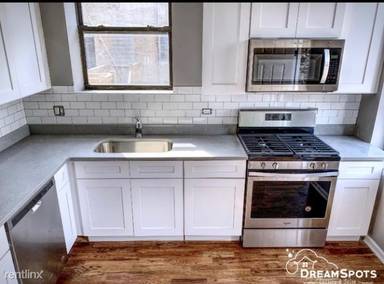 Main picture of 4752 S Michigan Ave