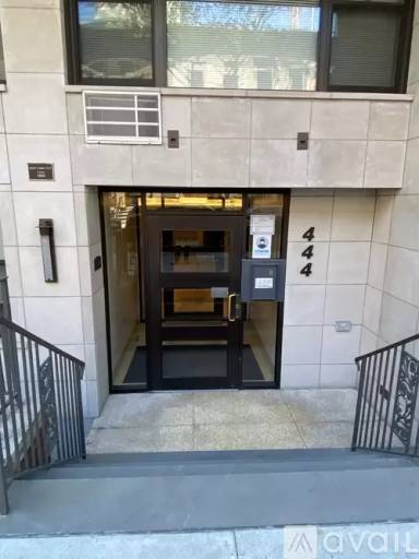 Main picture of 444 E 87th St