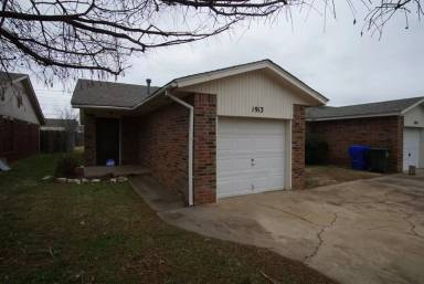 Main picture of 1913 23rd Ave SE