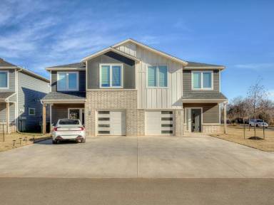 Main picture of 944 Prominent Way
