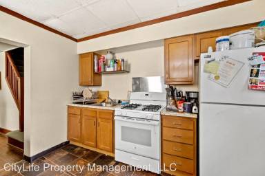 Main picture of 3273 Parkview Ave