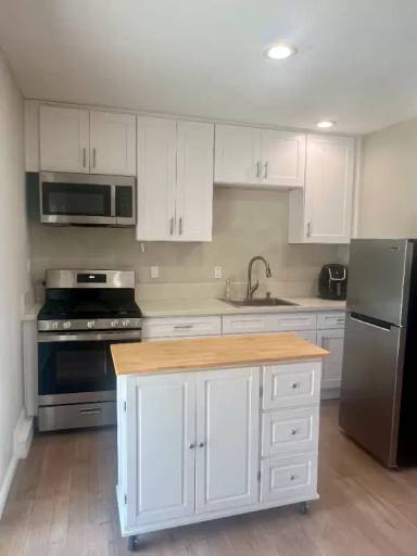 Main picture of 5385 Howard St