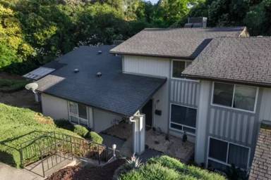 Main picture of 403 Sutton Pl