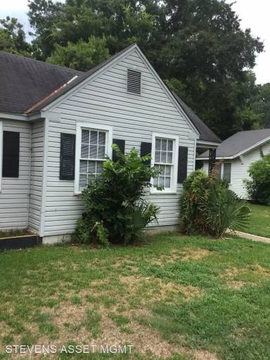 Main picture of 3520 Alexander Ave