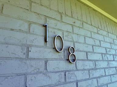 Main picture of 108 SE 13th St