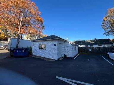 Main picture of 275 Bay St