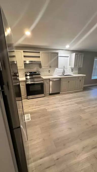 Main picture of 611 NE Mariners Loop