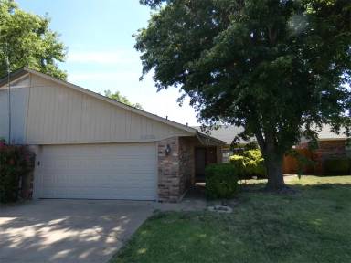 Main picture of 12132 N Dewey Ave