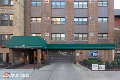 Main picture of 555 W Arlington Apartments
