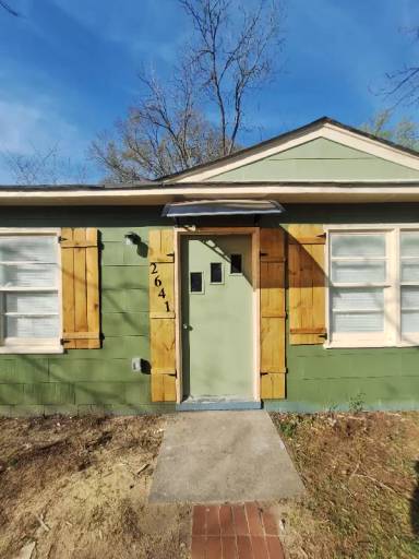 Main picture of 2641 Leone Dr N