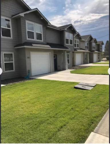 Main picture of 401 Reeves Way
