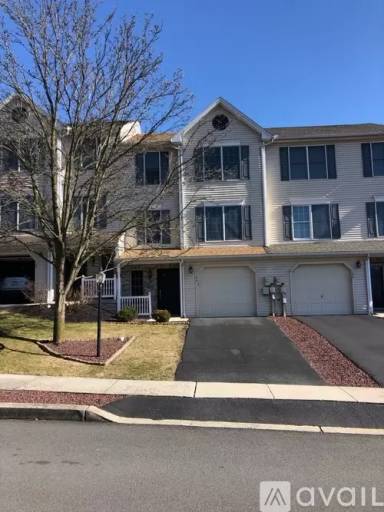 Main picture of 104 Keefer Way