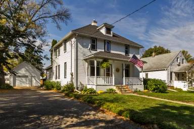 Main picture of 419 11th Ave NE