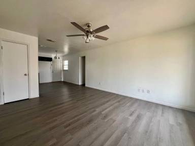 Main picture of 704 E Yucca Ln