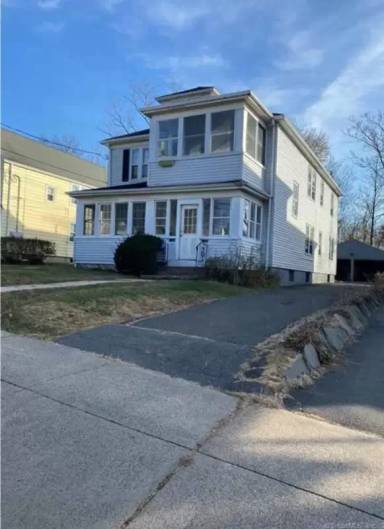Main picture of 33 Woodmere Rd