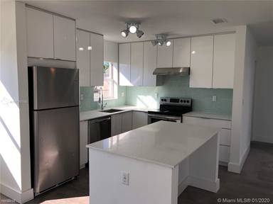 Main picture of 85 NE 205th Ter